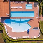 Recently Built Flat With Pool And Balcony 아파트 *