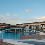 Recently Built Flat With Pool And Balcony 비비오네