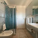 아파트 Recently Built Flat With Pool And Balcony *