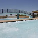 Recently Built Flat With Pool And Balcony 비비오네