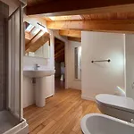 Recently Built Flat With Pool And Balcony 아파트 비비오네