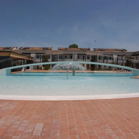 アパート Recently Built Flat With Pool And Balcony ビビオーネ