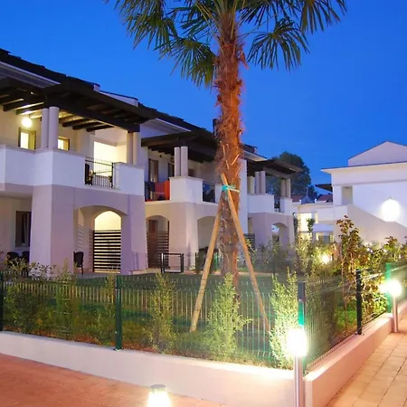 アパート Recently Built Flat With Pool And Balcony *