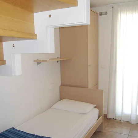 Recently Built Flat With Pool And Balcony ビビオーネ