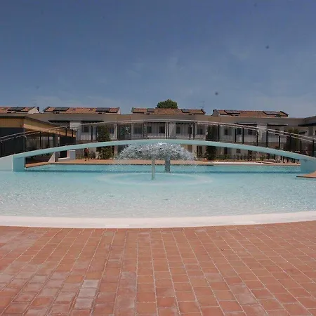 アパート Recently Built Flat With Pool And Balcony