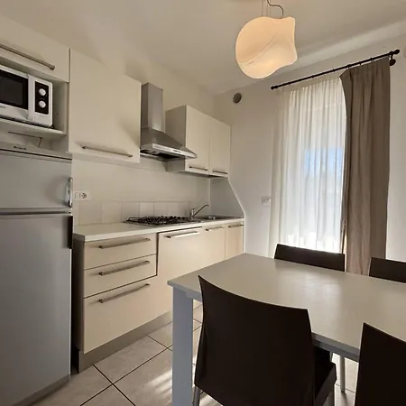 Recently Built Flat With Pool And Balcony * ビビオーネ