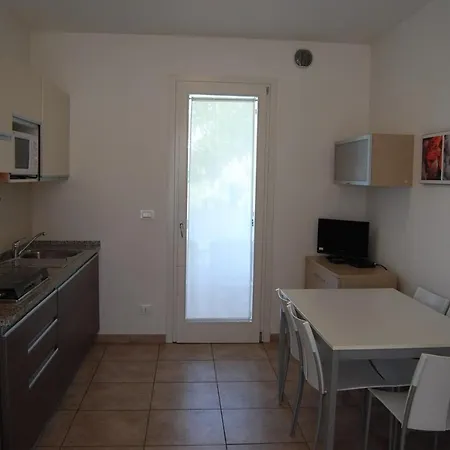 Recently Built Flat With Swimming Pool And Balcony 아파트