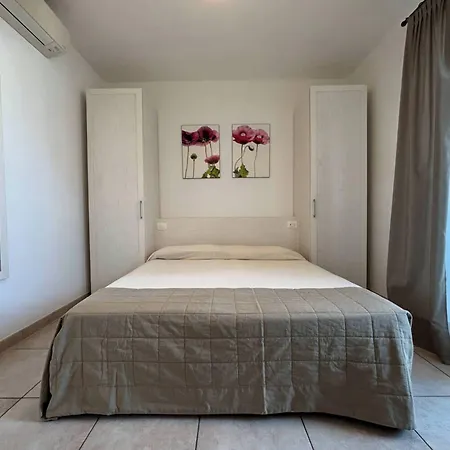 Appartamento Recently Built Flat With Pool And Balcony