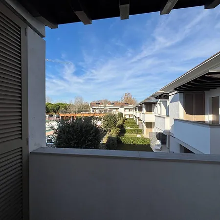 Recently Built Flat With Pool And Balcony Appartamento Bibione