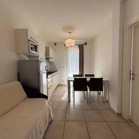 Appartamento Recently Built Flat With Pool And Balcony