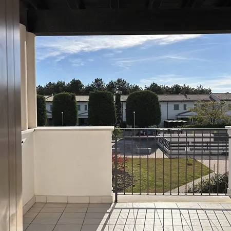 Appartamento Recently Built Flat With Pool And Balcony Bibione